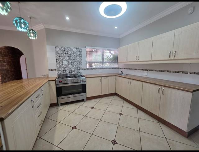 3 BEDROOM HOUSE TO LET IN VANDERBIJLPARK SE 3